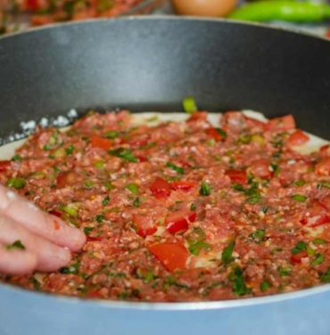 Evde lahmacun yapmak mümkün! İşte taş fırın lezzetinde tavada lahmacun tarifi 5 Evde-lahmacun-yapmak-mümkün!-İşte-taş-fırın-lezzetinde-tavada-lahmacun-tarifi