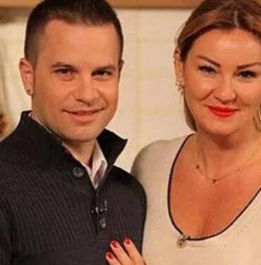 Evlilik yıl dönümlerini kutlayan Yağmur Atacan: 15 gün dediler, 15 yıl oldu 7 Evlilik-yıl-dönümlerini-kutlayan-Yağmur-Atacan--15-gün-dediler,-15-yıl-oldu