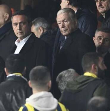 Fenerbahçe - Beşiktaş maçında 'yönetim istifa' sesleri 4 Fenerbahçe---Beşiktaş-maçında-'yönetim-istifa'-sesleri