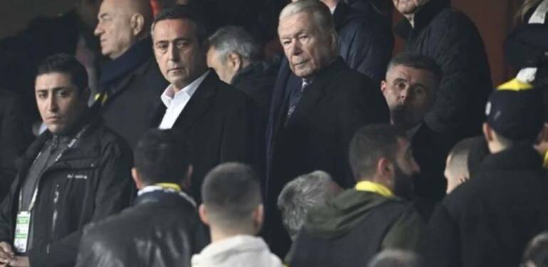 Fenerbahçe – Beşiktaş maçında ‘yönetim istifa’ sesleri