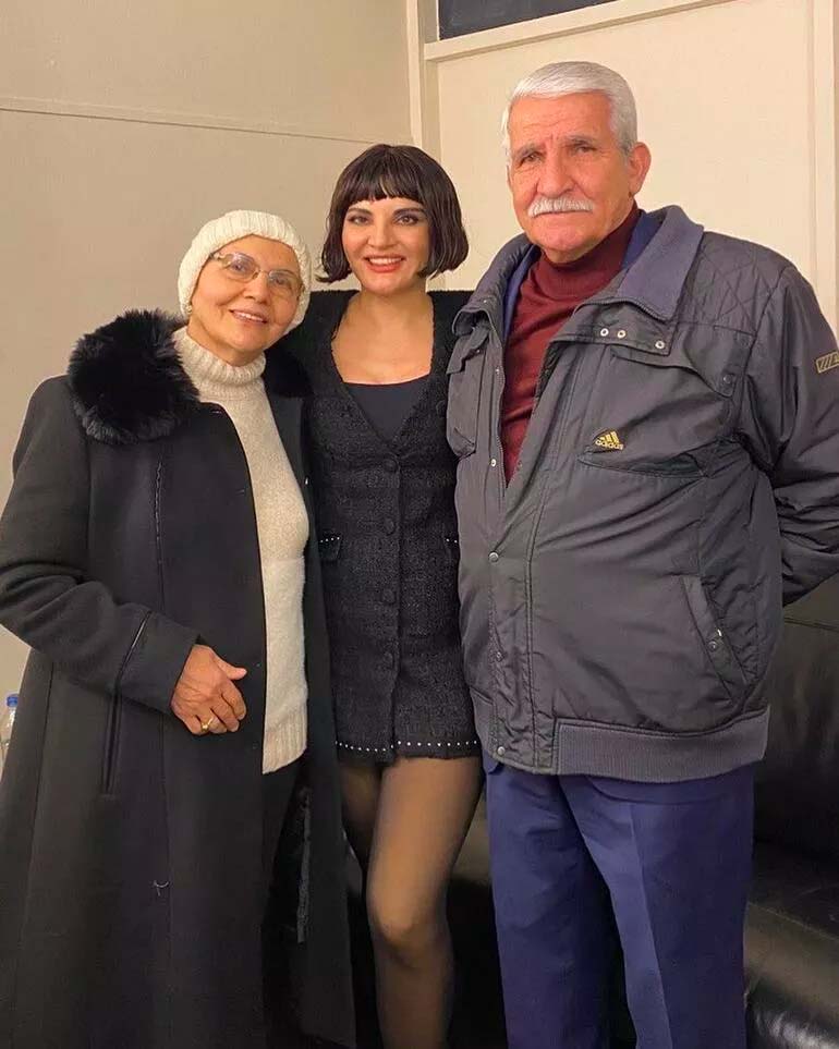 Göksel'den aile paylaşımı: "Anneciğim ve babacığım... Elli iki yıldır beraberler!"