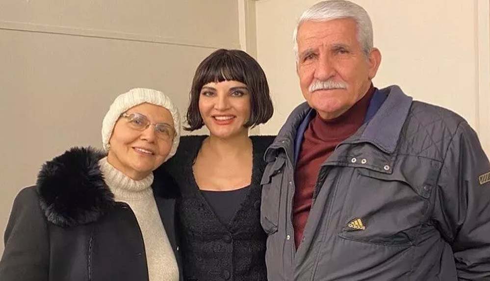 Göksel'den aile paylaşımı: "Anneciğim ve babacığım... Elli iki yıldır beraberler!"