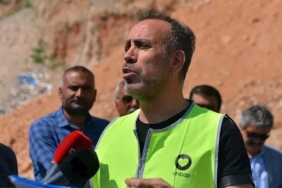 Haluk-Levent-saat-vererek-duyurdu--Ahbap-Derneği'nin-deprem-bölgesi-için-yapacağı-önemli-bir-projeyi-açıklayacağım