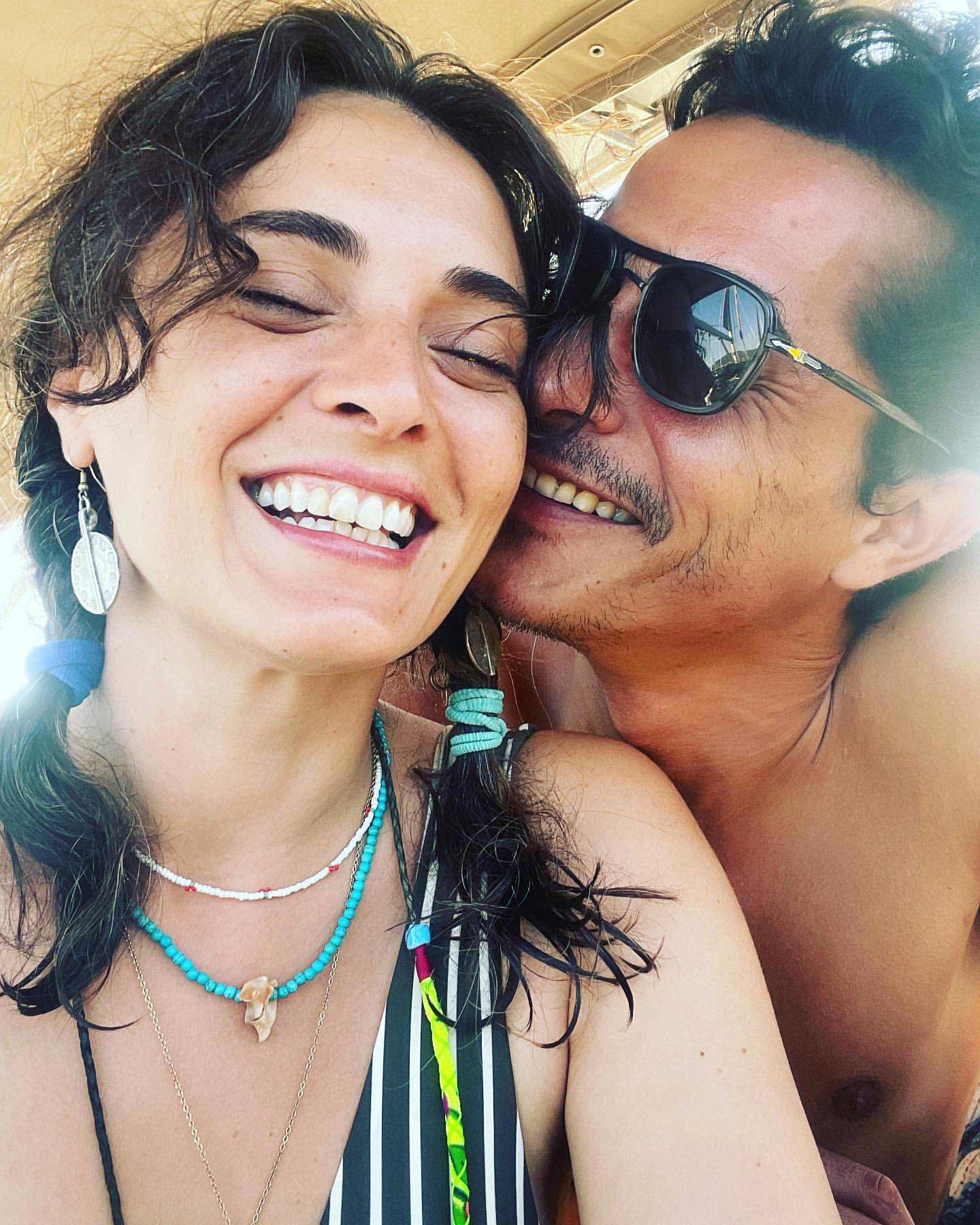 İsmail Hacıoğlu ve Aslıhan Gürbüz’ün aşk pozuna yorum yağdı: Evlenin artık ya, ayrılmayın sakın