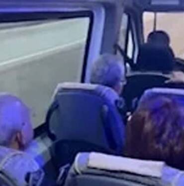 Kemal Kılıçdaroğlu ve Meral Akşener iftara minibüsle gitti 8 Kemal-Kılıçdaroğlu-ve-Meral-Akşener-iftara-minibüsle-gitti