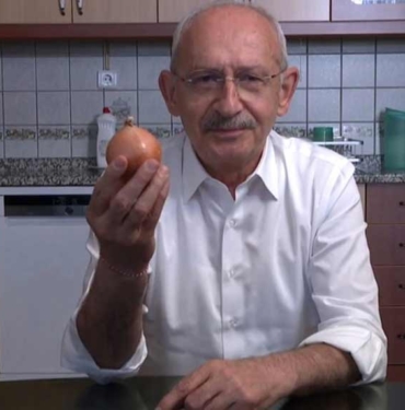 Kılıçdaroğlu’ndan ‘soğan kafalı’ paylaşımlarına çok konuşulacak cevap: Eskiden bunları bizden görünenler yapardı 3 Kılıçdaroğlu’ndan-‘soğan-kafalı’-paylaşımlarına-çok-konuşulacak-cevap--Eskiden-bunları-bizden-görünenler-yapardı