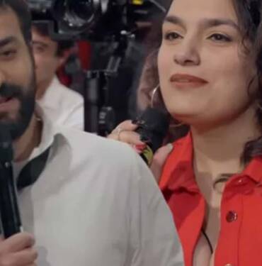 Konuğunun derin dekoltesini görünce dayanamayan Hasan Can Kaya: "Başkasının fantezisi olurum' diyorsun..." 2 Konuğunun-derin-dekoltesini-görünce-dayanamayan-Hasan-Can-Kaya--'Başkasının-fantezisi-olurum'-diyorsun...'