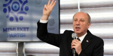 Muharrem-İnce,-partisinin-selamlama-işaretini-tanıttı--Biz-üçüncü-yoluz;-bugünden-itibaren-meydanlar,-sokaklar-bu-işaretle-dolacak