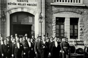 Mustafa-Kemal-Atatürk-önderliğinde-TBMM'nin-açılışı,-kurtuluş-mücadelesinin-en-önemli-safhalarından-biri-oldu