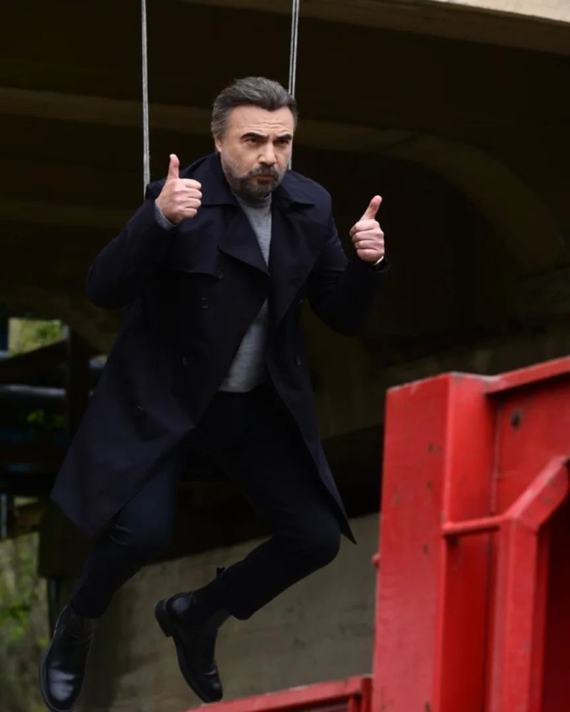 Oktay Kaynarca, senaryo için dublör kullanmadan 30 metre yükseklikten atladı 4 Oktay Kaynarca, senaryo için dublör kullanmadan 30 metre yükseklikten atladı
