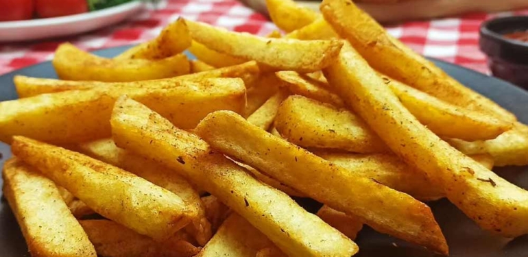 Patates kızartırken bu yöntemi mutlaka deneyin! Çıtır çıtır olmasını sağlıyor 1 Patates-kızartırken-bu-yöntemi-mutlaka-deneyin!-Çıtır-çıtır-olmasını-sağlıyor