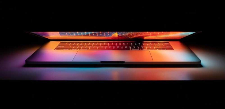Porno izleyen erkeklerin yüzde 30'u, önceliklerine dair kafa karışıklığı yaşıyor 1 Porno-izleyen-erkeklerin-yüzde-30'u,-önceliklerine-dair-kafa-karışıklığı-yaşıyor