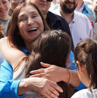 Selvi-Kılıçdaroğlu,-deprem-bölgesindeki-çocuklarla-buluştu--Buralar-iyi-değil,-çocuklara-gülümsedim-ama-içim-çok-yaralı