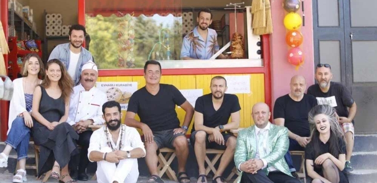 Senaristi “Ben bu oyunu bozamadım” diyerek duyurdu: Leyla ile Mecnun dizisinden sevenlerine kötü haber! 1 Senaristi-“Ben-bu-oyunu-bozamadım”-diyerek-duyurdu--Leyla-ile-Mecnun-dizisinden-sevenlerine-kötü-haber!