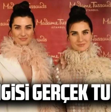 Tuba Büyüküstün balmumu heykeliyle yan yana geldi, görenler ayırt etmekte zorlandı! 7 Tuba-Büyüküstün-balmumu-heykeliyle-yan-yana-geldi,-görenler-ayırt-etmekte-zorlandı!