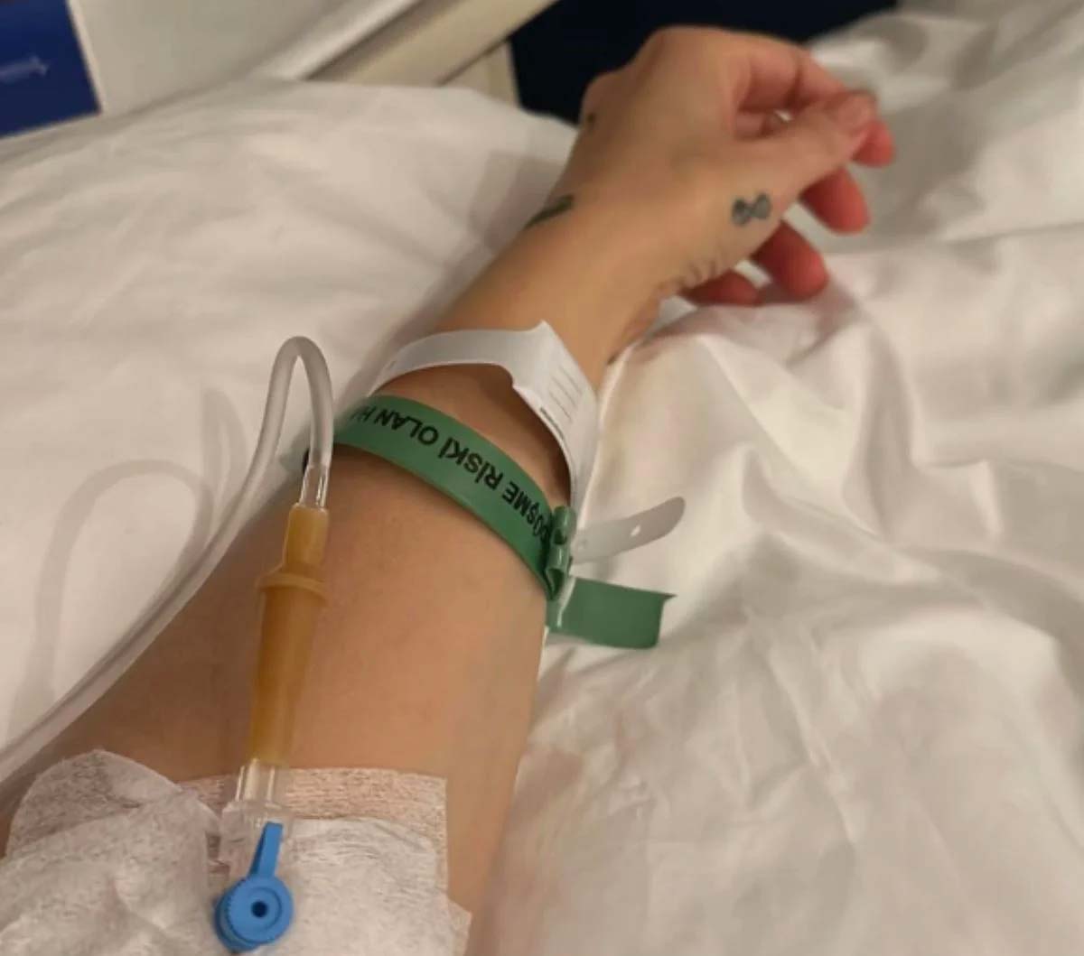 Ünlü şarkıcı Gülben Ergen hastaneye kaldırıldı