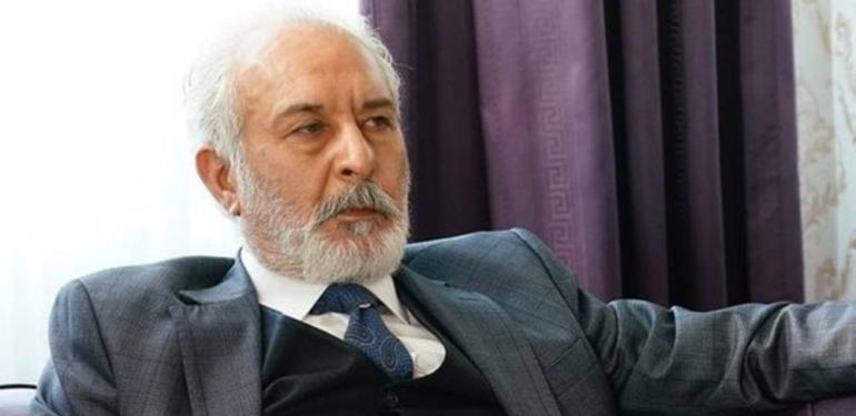 Usta oyuncu Ali Sürmeli 14 Mayıs’ta kime oy vereceğini duyurdu: Oyumu açıkça ilan ediyorum; bugün susan, yarın konuşmasın! 1 Usta oyuncu Ali Sürmeli 14 Mayıs’ta kime oy vereceğini duyurdu- Açıkça ilan ediyorum! Tüm aydınlardan bu hassasiyeti bekliyorum