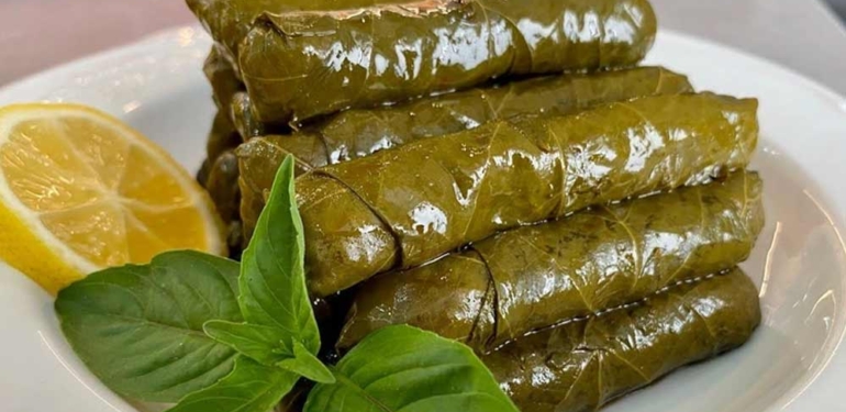 Zeytinyağlı yaprak sarması nasıl yapılır? İşte kalem gibi yaprak sarma yapmanızı sağlayacak tüyo... 1 Zeytinyağlı-yaprak-sarması-nasıl-yapılır--İşte-kalem-gibi-yaprak-sarma-yapmanızı-sağlayacak-tüyo...