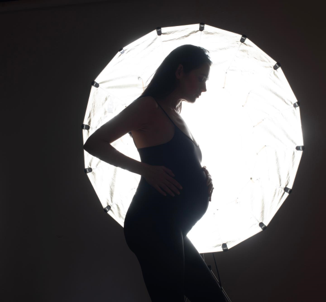 8 aylık hamile Funda Eryiğit’ten karnı burnunda pozlar