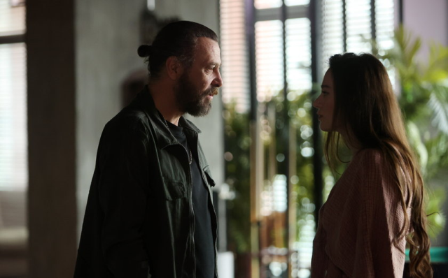 Aile dizisinin setinde yaşanan kazanın detayları belli oldu! Patlama sahnesinde Nejat İşler’in sakalı, Canan Ergüder’in saçı yandı