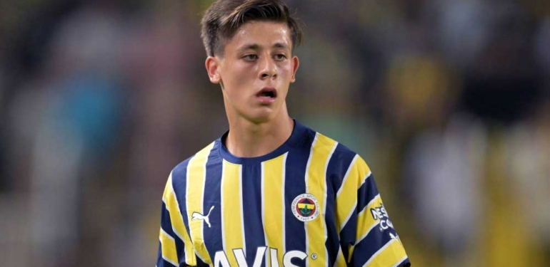 Arda Güler’in annesinden Fenerbahçelileri üzen paylaşım! “Her seçim bir vazgeçiştir” 11 Anlaşma-sağlandı!-Arda-Güler-Fenerbahçe’de-kalıyor
