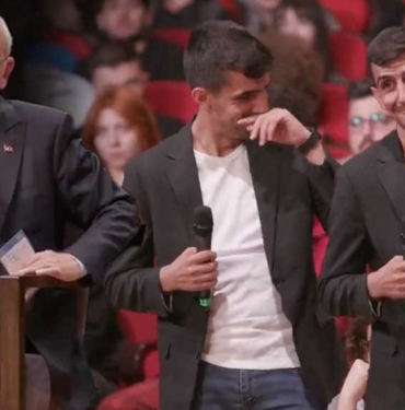 Babala TV’de seyircinin Kılıçdaroğlu karşısında yaptığı hareketler tepki çekti: Utanmaz adam, utanılacak haline gülüyorsun! 10 Babala-TV’de-seyircinin-Kılıçdaroğlu-karşısında-yaptığı-hareketler-tepki-çekti--Utanmaz-adam!