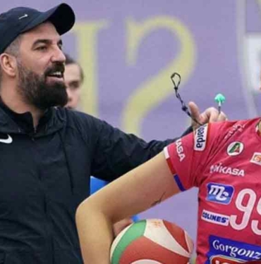 Ebrar Karakurt’un Arda Turan taklidi herkesi güldürdü: Olmuş mu hocam? 4 Ebrar-Karakurt’un-Arda-Turan-taklidi-herkesi-güldürdü--Olmuş-mu-hocam-