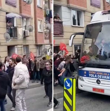 Erdoğan için oy isteyen Soylu, “İlle de Roman Olsun” şarkısını söyledi: Kusura bakmayın, ses kesik, ancak bu kadar 7 Erdoğan-için-oy-isteyen-Soylu,-“İlle-de-Roman-Olsun”-şarkısını-söyledi-#shorts