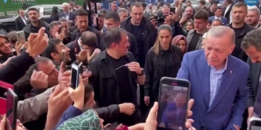 Erdoğan,-oy-kullandığı-okulda-200-TL-ve-oyuncak-dağıttı