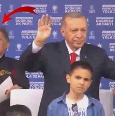 Erdoğan'ın mitinginde 'Muharrem İnce' anonsu: “İnce'ye gönül verenlere sesleniyoruz, sizin yeriniz…” 9 Erdoğan'ın-mitinginde-'Muharrem-İnce'-anonsu--“İnce'ye-gönül-verenlere-sesleniyoruz,-sizin-yeriniz…”