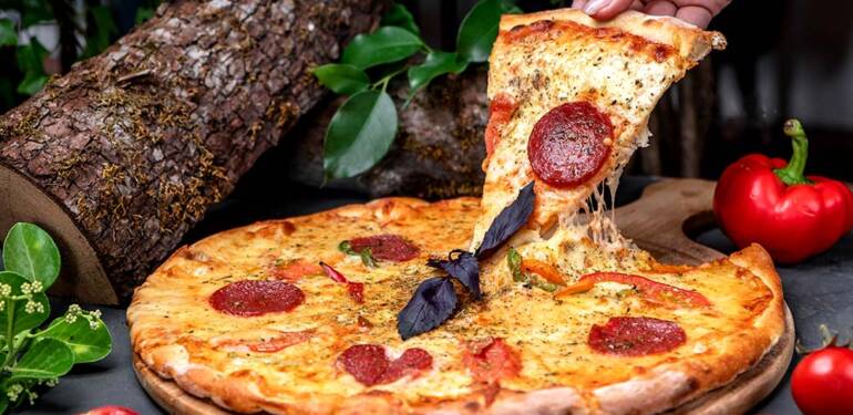 Evde kolay pizza yapmanın püf noktaları: Lezzetli pizza tarifi