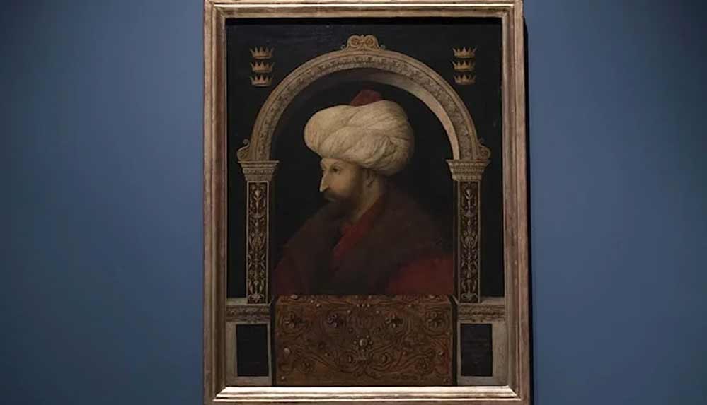 Fatih Sultan Mehmet’in Londra’da sergilenen portresinin üzerinde ‘Dünyanın Fatihi’ yazıyor 4 Fatih-Sultan-Mehmet’in-Londra’da-sergilenen-portresinin-üzerinde-‘Dünyanın-Fatihi’-yazıyor