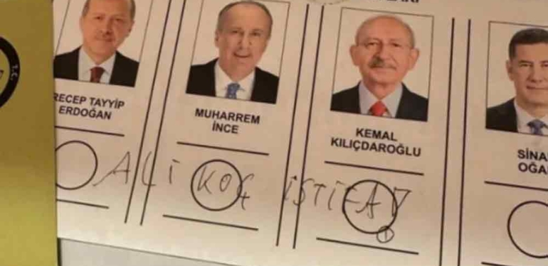 Fenerbahçe taraftarı oy pusulasına “Ali Koç istifa” yazdı, sosyal medyada tepki yağdı 1 Fenerbahçe-taraftarı-oy-pusulasına-“Ali-Koç-istifa”-yazdı,-sosyal-medyada-tepki-yağdı-