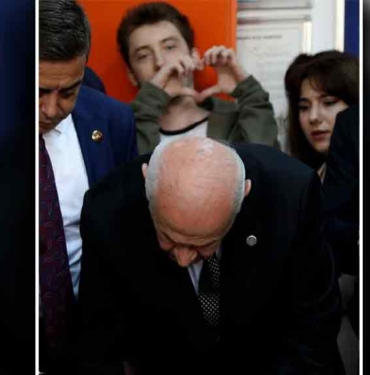 Günün karesi: Bir genç Bahçeli oy kullanırken arkasından kalp işareti yaptı 8 Günün-karesi--Bir-genç-Bahçeli-oy-kullanırken-arkasından-kalp-işareti-yaptı