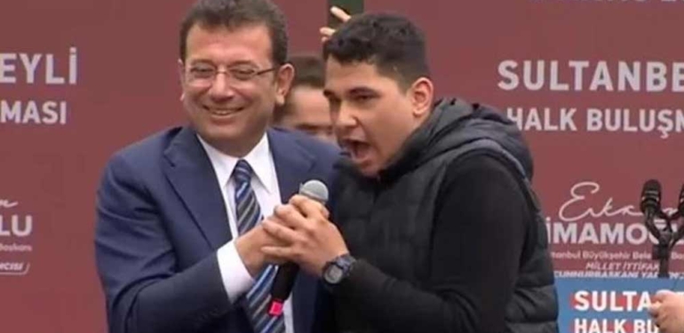 İmamoğlu, gencin söylediğini duyunca mikrofonu hemen geri aldı: Kerata yakacak kendini 1 İmamoğlu,-gencin-söylediğini-duyunca-mikrofonu-hemen-geri-aldı--Kerata-yakacak-kendini