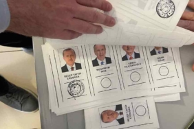 İstanbul'da-bazı-oy-pusulalarında-mührün-Erdoğan’ın-yerinin-tam-arkasına-basıldığı-ve-önde-iz-bıraktığı-görüldü