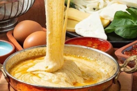 Karadeniz’in-en-meşhur-lezzeti--Tam-kıvamında-kuymak-(Mıhlama)-tarifi