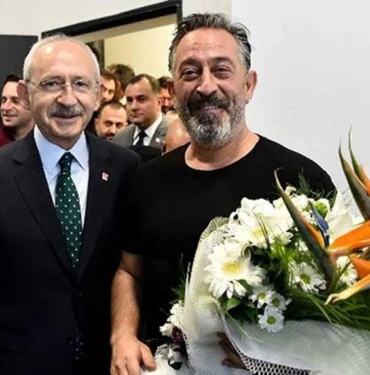 Kemal Kılıçdaroğlu’nu destekleyen Cem Yılmaz ikinci tur için çağrı yaptı: Lütfen oy verin 3 Kemal-Kılıçdaroğlu’nu-destekleyen-Cem-Yılmaz-ikinci-tur-için-çağrı-yaptı--Lütfen-oy-verin