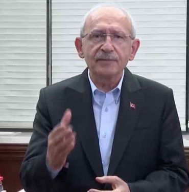 Kılıçdaroğlu “Vatan borcu” videosuyla yurt dışındaki seçmene seslendi: Bu mesele artık, bir seçimden öte bir referandumdur 8 Kılıçdaroğlu-“Vatan-borcu”-videosuyla-yurt-dışındaki-seçmene-seslendi--Bu-mesele-artık,-bir-seçimden-öte-bir-referandumdur