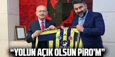 Kılıçdaroğlu’na-oy-vereceğini-açıklayan-Ümit-Özat-ünlü-isimleri-topa-tuttu--Masa-altına-sakladığınız-rakı-kadehleri-bile-sizden-daha-dik-duruyor