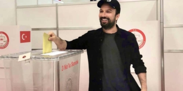 Megastar-Tarkan-oy-kullandığı-anları-paylaştı--Vatana-millete-hayırlı-olsun