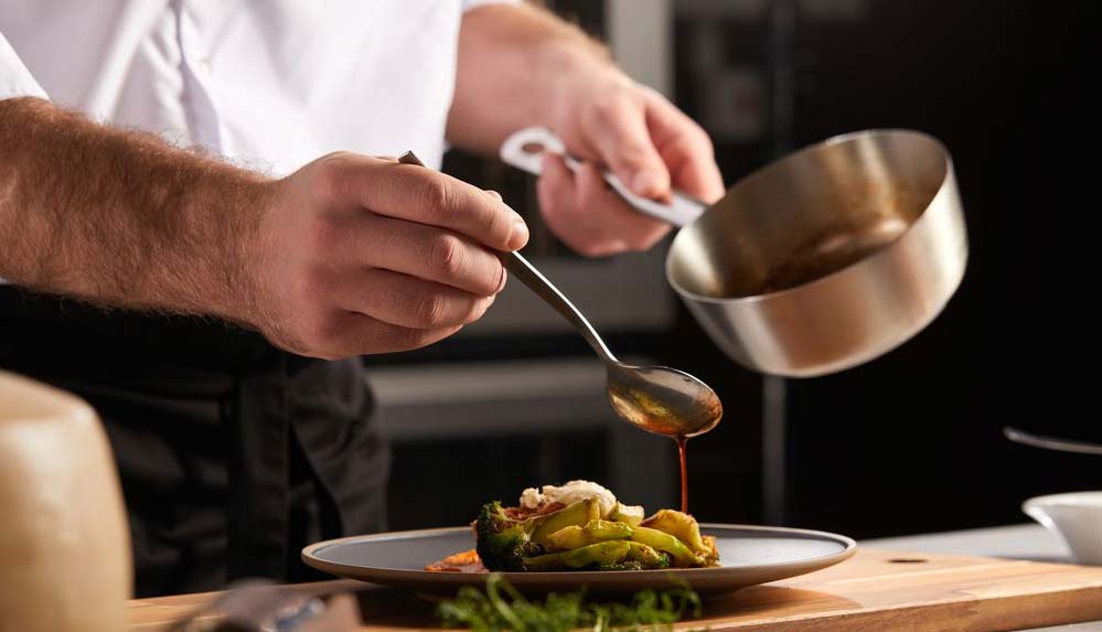 Mutfak şeflerinin gizli sırları: Profesyonel bir şef gibi yemek yapmanın tüyoları