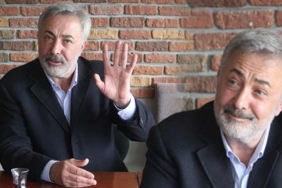 Oyuncu-Mehmet-Aslantuğ'dan-AKP'ye-sert-mesaj--İktidar,-hiçbir-şey-yokmuş-gibi-yeniden-sorumluluk-istiyor,-öyle-yağma-yok