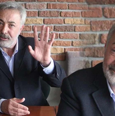Meclis’e giremeyen TİP milletvekili adayı Mehmet Aslantuğ’dan açıklama: “Sanatın siperliğine itirazım vardı…” 3 Oyuncu-Mehmet-Aslantuğ'dan-AKP'ye-sert-mesaj--İktidar,-hiçbir-şey-yokmuş-gibi-yeniden-sorumluluk-istiyor,-öyle-yağma-yok