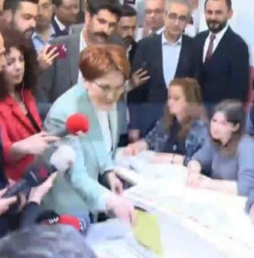 Oyunu ilk kullanan lider Meral Akşener oldu: Aziz milletin vereceği karar başımızın üstündedir 2 Oyunu-ilk-kullanan-lider-Meral-Akşener-oldu--Aziz-milletin-vereceği-karar-başımızın-üstündedir