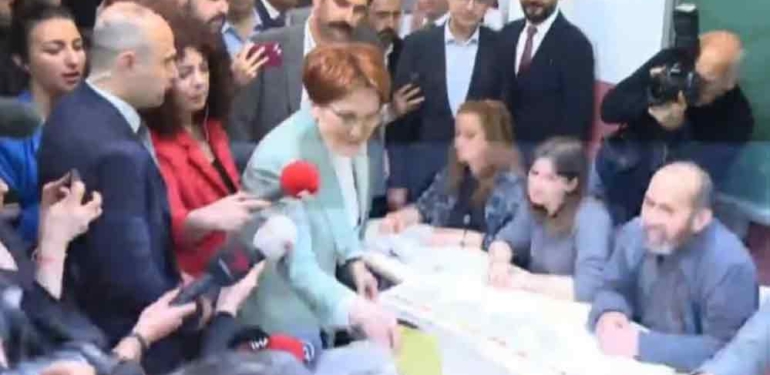 Oyunu ilk kullanan lider Meral Akşener oldu: Aziz milletin vereceği karar başımızın üstündedir 1 Oyunu-ilk-kullanan-lider-Meral-Akşener-oldu--Aziz-milletin-vereceği-karar-başımızın-üstündedir