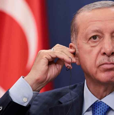 Son Dakika… Sandıklar kapanır kapanmaz Erdoğan’dan ilk paylaşım: Her zaman olduğu gibi sandıklara sıkı sıkıya sahip çıkma vakti 3 Reuters’tan-Erdoğan-ve-14-Mayıs-analizi--Kaybederse-yenilgiyi-kabul-edip-sessizce-görevi-bırakacağına-inanmak-güçü