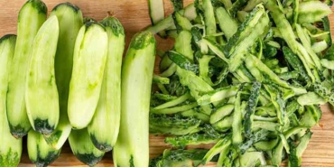 Salatalık-kabuğunu-sakın-çöpe-atmayın,-faydaları-saymakla-bitmiyor!