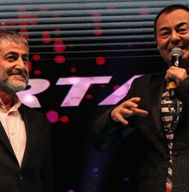 Serdar Ortaç, Nureddin Nebati için Karabiberim şarkısını söyledi: Bakan Nebati baba için okuyorum, seni seviyoruz 9 Serdar-Ortaç,-Nureddin-Nebati-için-Karabiberim-şarkısını-söyledi--Bakan-Nebati-baba-için-okuyoruz,-seni-seviyoruz