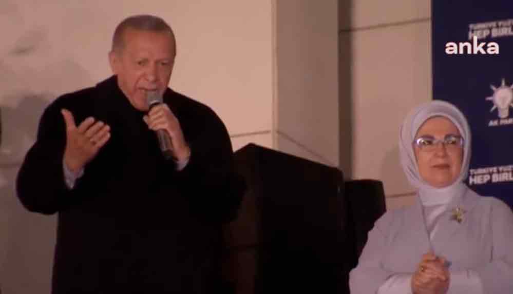 Son-Dakika…-Erdoğan-AKP-Genel-Merkezi’nde-balkon-konuşması-yapıyor